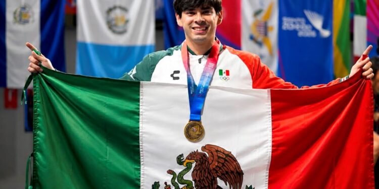 Estudiante de la UAT conquista el oro en esgrima en Santo Domingo 2026
