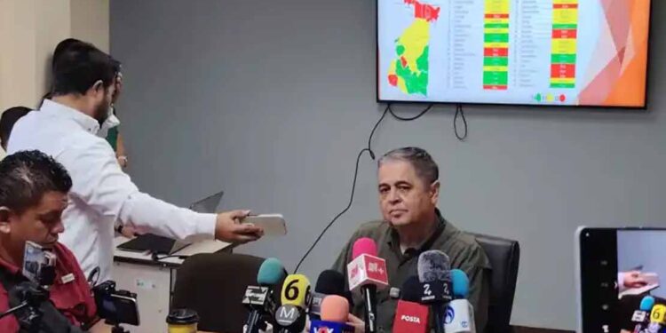 Continúa tandeo y advierten sanciones ante semáforo rojo del agua en Victoria