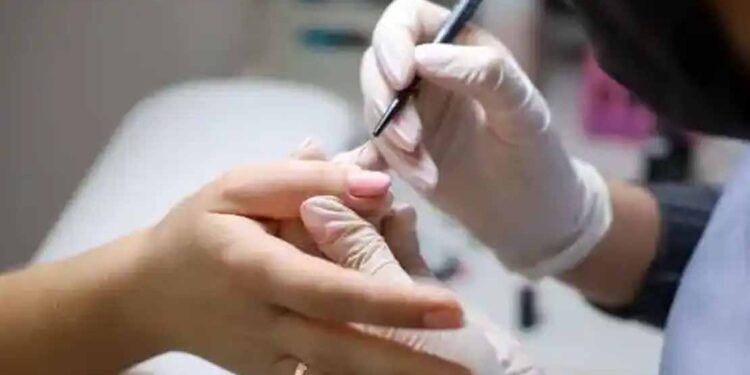 Piden reglas de higiene para servicios de manicure y pedicure