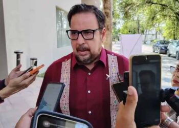 “Se alinearon los astros”; prohibirán celulares en las aulas a partir de noviembre: SET