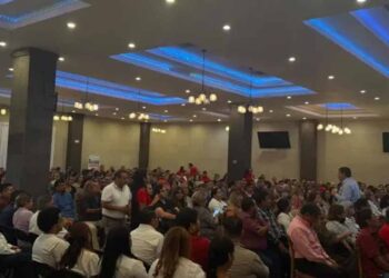 Cerca de 950 trabajadores de la educación plantean demandas a Meléndez Pérez