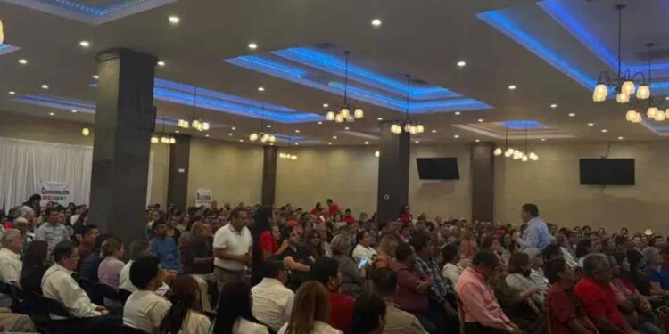 Cerca de 950 trabajadores de la educación plantean demandas a Meléndez Pérez