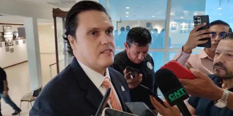 Calma, aún no hay solicitudes de licencia en el Congreso: Prieto
