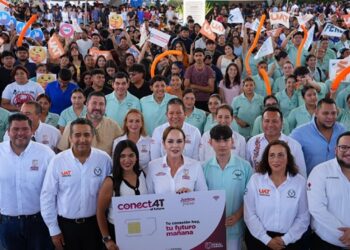 Carmen Lilia Marca Precedente en Tamaulipas con CONÉCTA: Conectividad Móvil Gratuita Para 10 Mil Universitarios