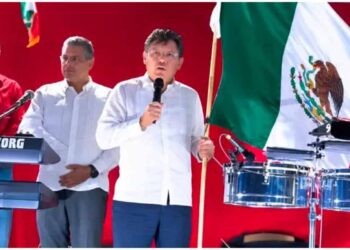 Se cree alcalde, Marcelo Olán da el grito en improvisado templete