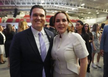 Acompañé a la presidenta de Nuevo Laredo, Carmen Lilia Canturosas, en su segundo informe de actividades: HP