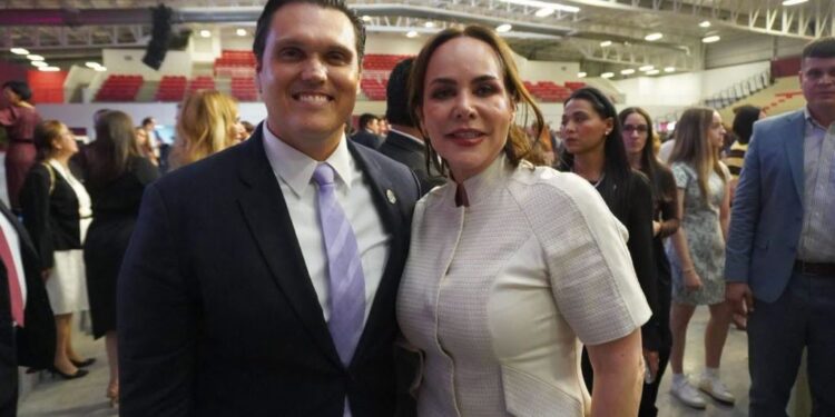 Acompañé a la presidenta de Nuevo Laredo, Carmen Lilia Canturosas, en su segundo informe de actividades: HP