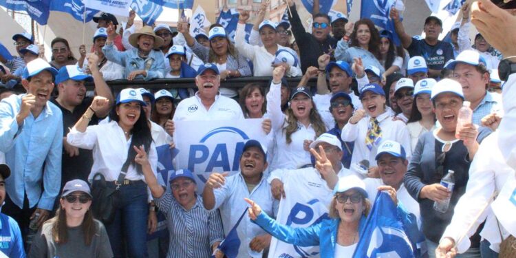 Recorren líderes panistas municipios del Estado
