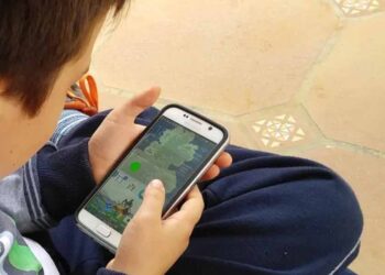 Plantean que cada escuela establezca reglas para el uso de celulares