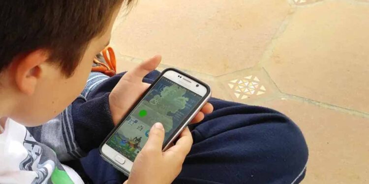 Plantean que cada escuela establezca reglas para el uso de celulares