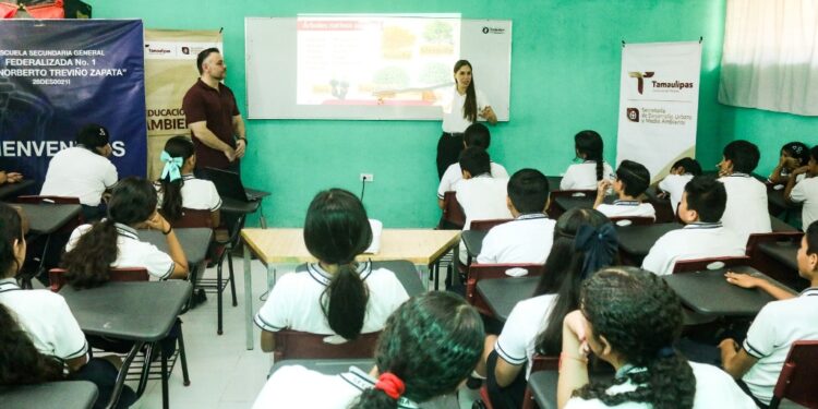 Participan estudiantes de la Secundaria Federalizada No. 1 en Ciudad Victoria, en jornada de sensibilización y reforestación