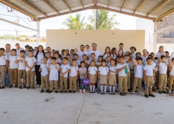 Escucha y atiende titular de la SET a comunidades escolares de Soto la Marina