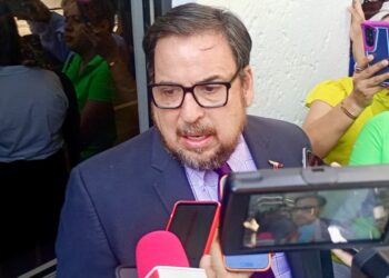 Respaldan madres y padres de familia la regulación de celulares en escuelas