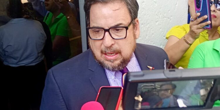 Respaldan madres y padres de familia la regulación de celulares en escuelas