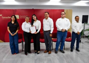 Entrega la SET 45 nombramientos del proceso de admisión correspondientes a los niveles de educación especial, preescolar y primaria