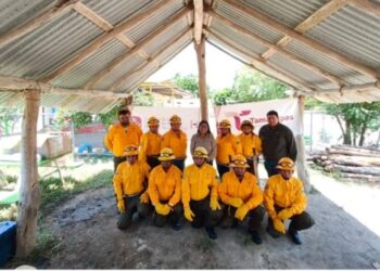 Entregan equipo de protección a combatientes del municipio de Llera