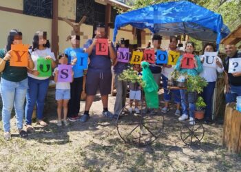 Reforestación y creación de un huerto urbano unen comunidades para prevenir el delito en Reynosa y Matamoros