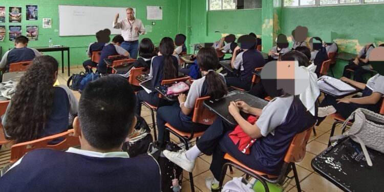 Promueve DEMA entre estudiantes el conocimiento de la ley y prevención del delito