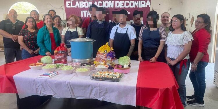 Participan adolescentes en proceso de reinserción en taller de gastronomía mexicana