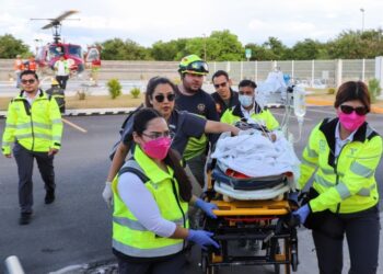 Trasladan a paciente de Matamoros en ambulancia aérea al Hospital Regional de Alta Especialidad
