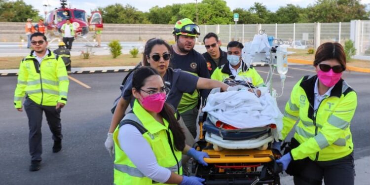 Trasladan a paciente de Matamoros en ambulancia aérea al Hospital Regional de Alta Especialidad