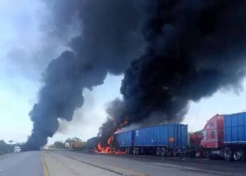 Tragedia en la Tampico-Mante: choque entre tráileres deja tres muertos y unidades calcinadas