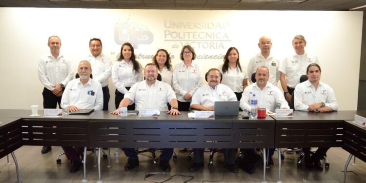Impulsa UPV permanencia estudiantil, becas y vinculación laboral para sus estudiantes