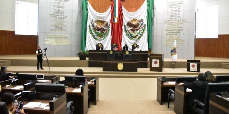 Va Congreso contra escuelas que engañen con estudios sin validez oficial